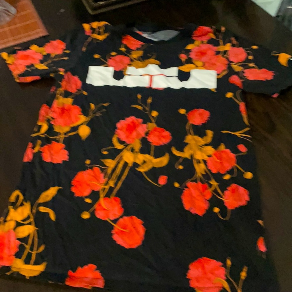 Nike Lebron James Shirt Flowers Size Small